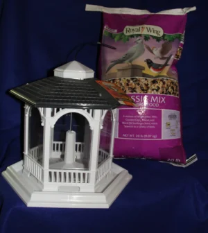 Royal Wing Deluxe Gazebo Bird Feeder & 20lb Bird Seed Mix